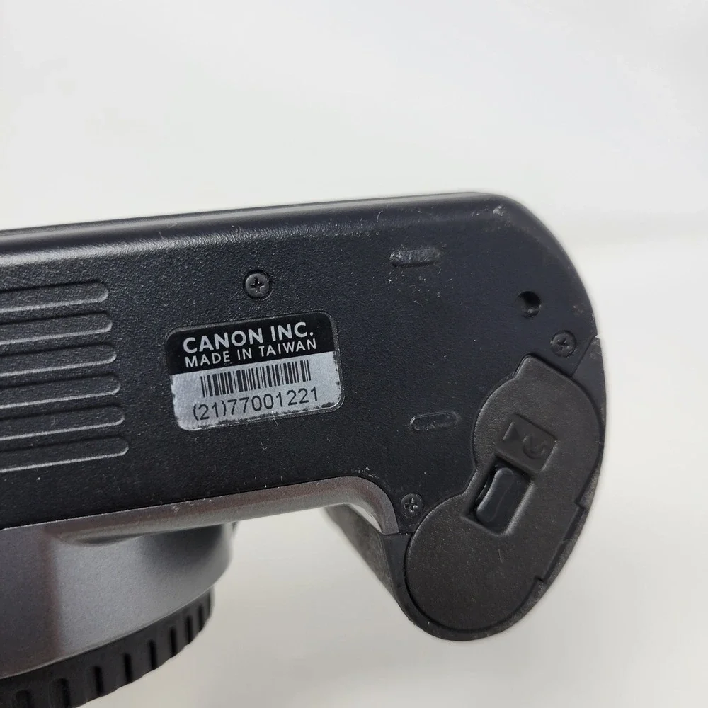 Canon EOS Rebel GII 35mm SLR Film Camera Body Silver Gray Retro Vintage